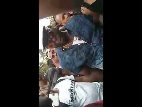 El lobo Vs Mr Muak en el parque de invivienda