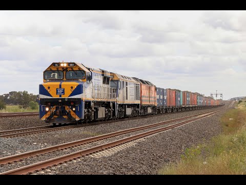 VL361 leads the Dooen Container train - 7922V at Manor VIC - 11/11/21