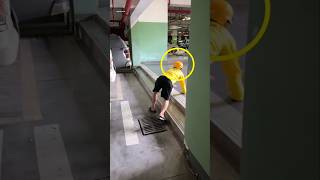 unbelievable. Customer girl helps injured delivery boy. 😟 #shortsfeed thumbnail