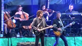 Jeff Lynne&#39;s ELO live at Wembley 2017. Concerto for a rainy day/Standin in the rain.