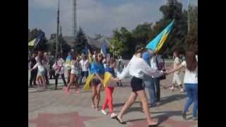 preview picture of video 'Святкова танцювальна веселка на День прапора! 2014 р.'