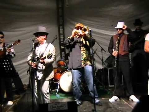 Earth Wheel Sky Band, Oči čarnije