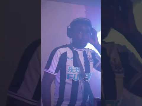 Selecta YB Shuts Down Loosefest (Newcastle) W/ Jbee.  #hoodsfavourite