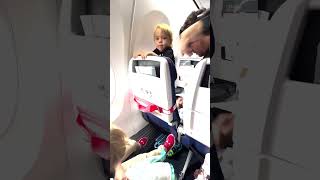 Tips for flying with kids #safety #lifehacks #plane #travelwithkids #shorts