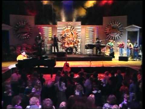 Peter Combe - Juicy Juicy Green Grass (Original Video Clip)