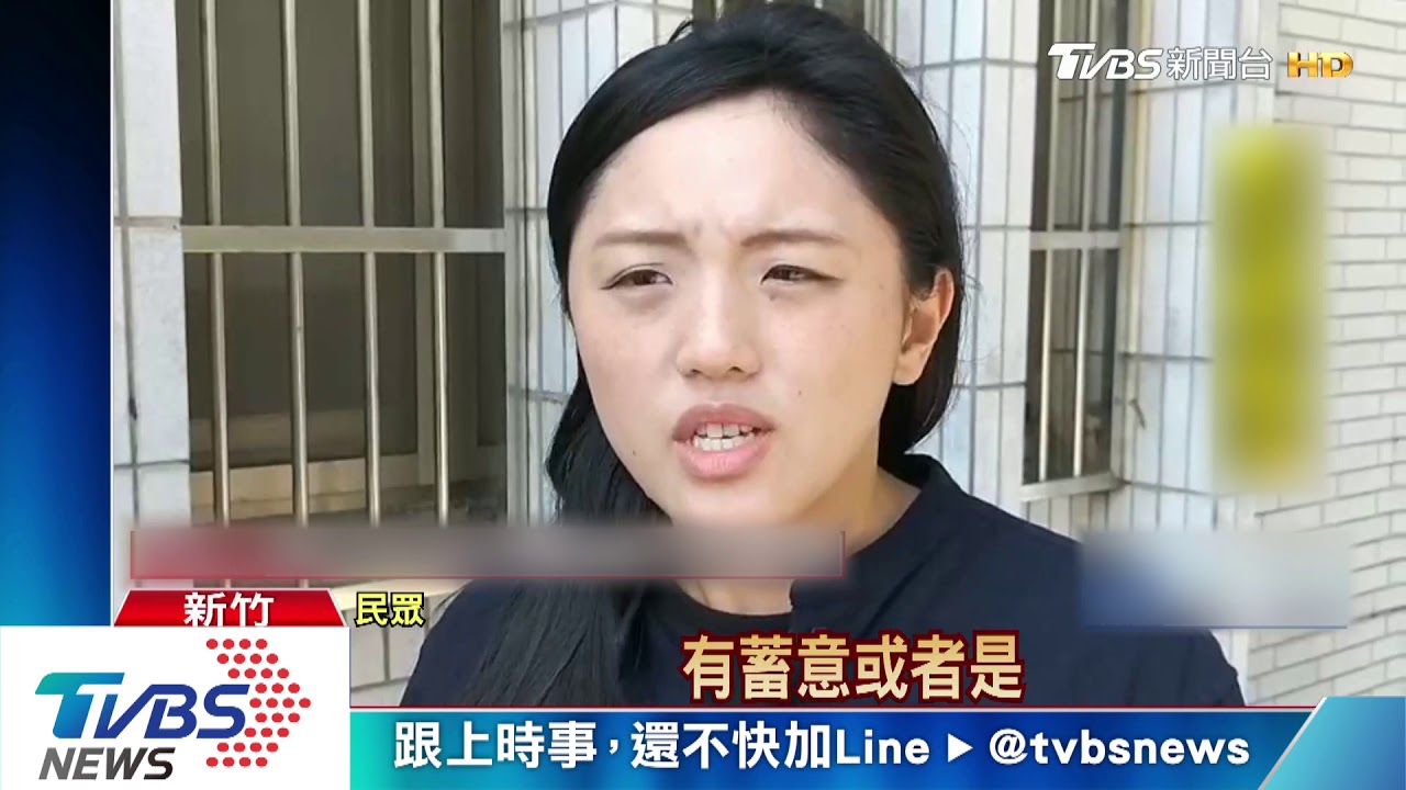 到底想幹嘛！持手電筒朝後照　看嘸險撞