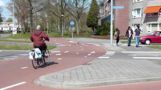 preview picture of video 'Roundabout with separate cycle path in the Netherlands'