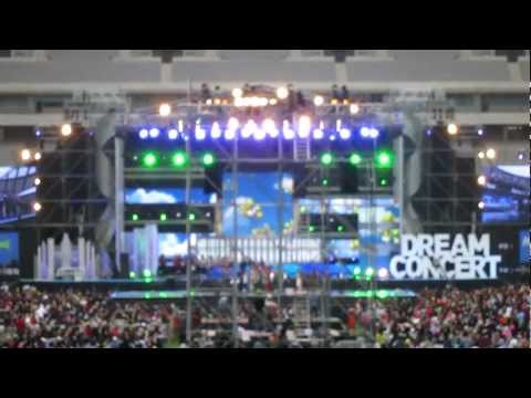 120512 DREAM CONCERT - intro (balloons) with all artistes [cut]
