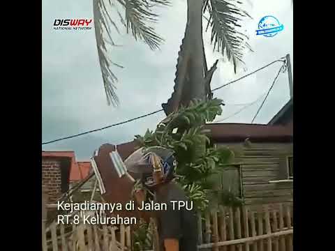 Angin Kencang Minggu Sore Hancurkan Rumah Warga