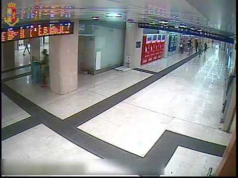 Milano, Stazione spacciatore ruba il portafogli a un viaggiatore, inseguito e arrestato dalla Polizi