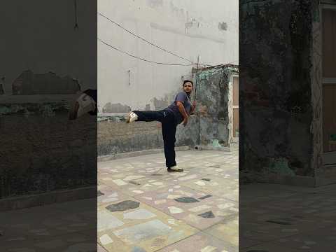 The Feint Kick That Changes the Timing ⚡ #BruceLee #MartialArts #Kick #Shorts