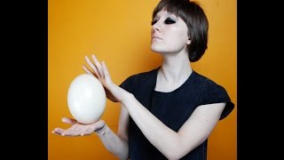 Cate Le Bon, Mug Museum: Entrée Plat Dessert