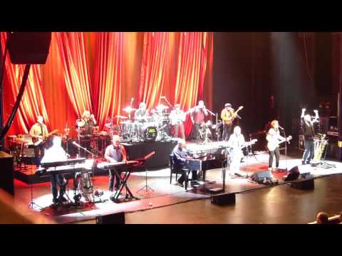 Brian Wilson & The Brian Wilson Band play 'Barbara Ann', 'Surfin' USA' & 'Fun, Fun, Fun'