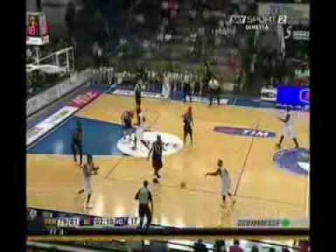 Carife Ferrara-Angelico Biella (2009-04-26) Jerebko+Gaines cuore Angelico