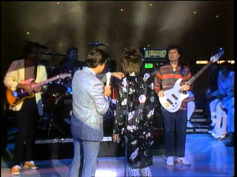 Dick Clark Interviews Rosanne Cash - American Bandstand 1985