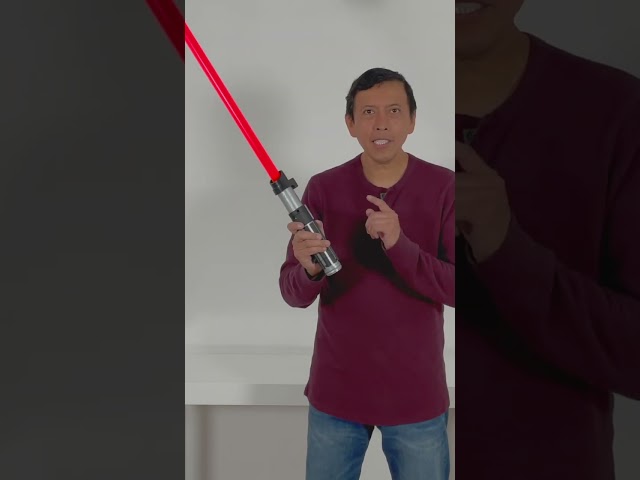 Vídeo relacionado con Star Wars Lightsaber Squad, Sable de luz Rojo Extensible de Darth Vader, Juguete Infantil para Juego de rol, A Partir de 4 años