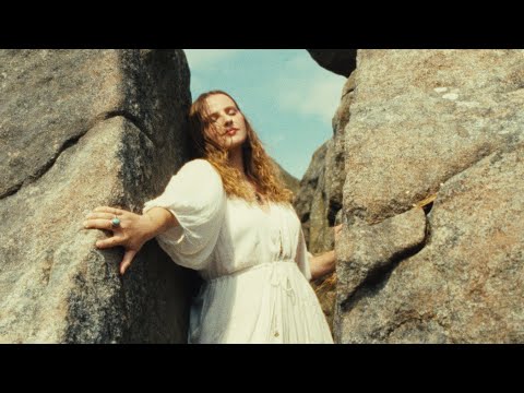 *Sengl Newydd | New Single* ‘Y Morgen’ by Mari Mathias 