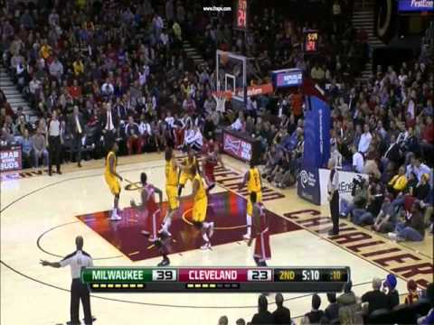 Anderson Varejao Leaves the game with Ankle Injury