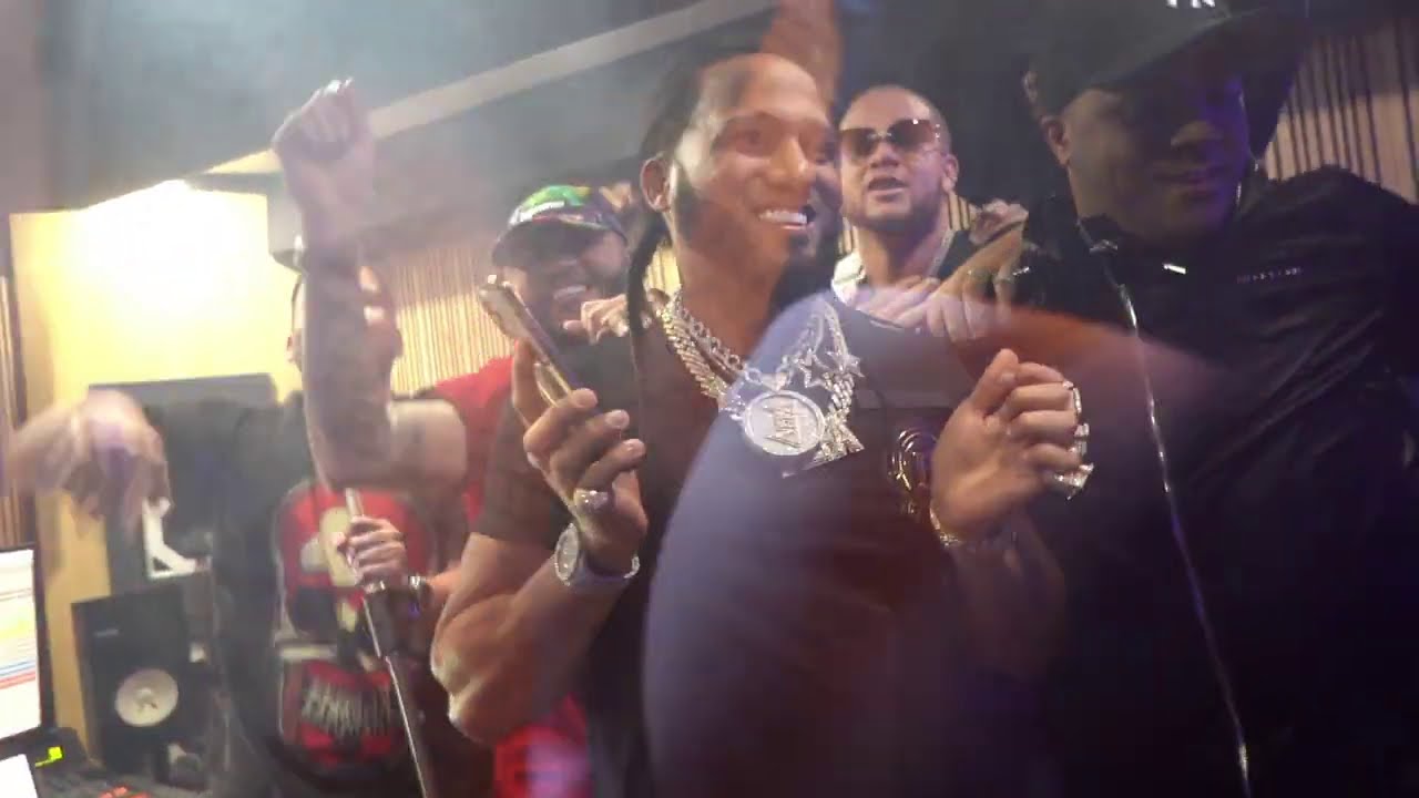 Watch Farruko x El Alfa El Jefe x Axel Rulay - Si Es Trucho Es Trucho REMIX (Video Official) 💊🍀🦜 Now Farruko x El Alfa El Jefe x Axel Rulay - Si Es Trucho Es Trucho REMIX (Video Official) 💊🍀🦜