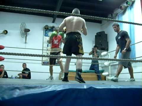 peleas de box G.K.B.O Claudio Badenas vs del gym El Legendario Marcelo Grau 1°round