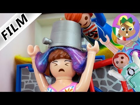 Series de Playmobil español MALVADAS BROMAS A LA NIÑERA SLIME EN LA CABEZA Y BROMA DE LA POLICÍA