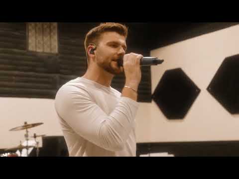 CHASE WRIGHT - She Ain't Takin' Your Call (Visualizer)