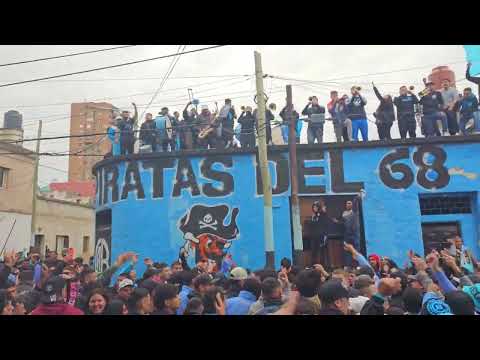 "YO Sigo Con La LOCURA DE SEGUIRTE A TODOS LADOS...." Barra: Los Piratas Celestes de Alberdi • Club: Belgrano