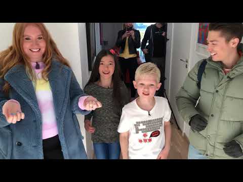 Jag lär Alex och Carro dansa TikTok-danser