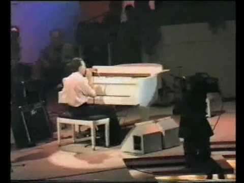 Jerry Lee Lewis - Over The Rainbow & Good News Travels Fast (London 1985)