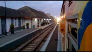 preview picture of video 'Kereta Malabar @Stasiun Ngunut TulungAgung 05.14am'