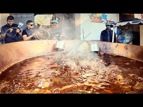 2 Toneladas de carnitas el pitufo,El cazo mas grande del mundo.