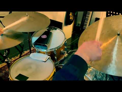 A groove with inverted double strokes