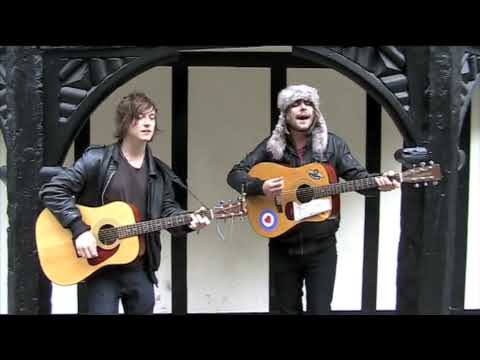 BELAKISS 'Afterglow' Live in Soho Square, London