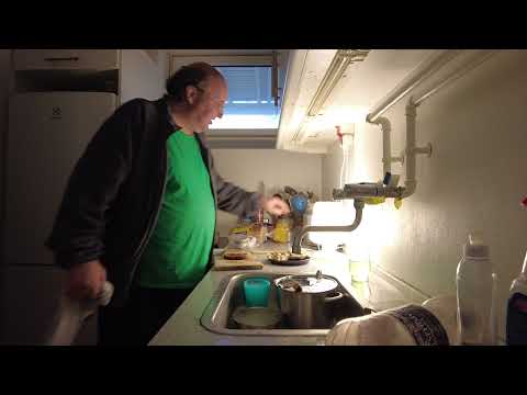 MongoTV_8057 - Min Frokost - Ristet SVENSK Luksus TOASTBRØD og MØLLHJUL BOLLE Med OST og LEVERPOSTEJ