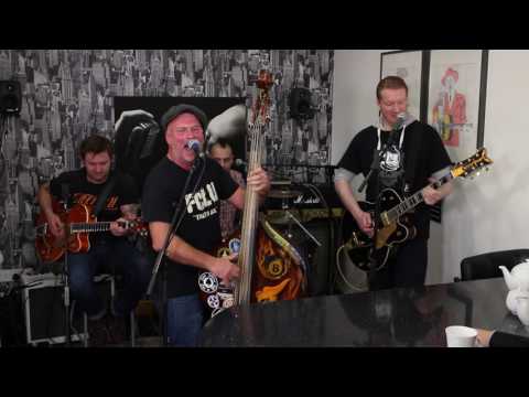 Cookin' in the Kitchen - Bessie and the Zinc Buckets - Part 1