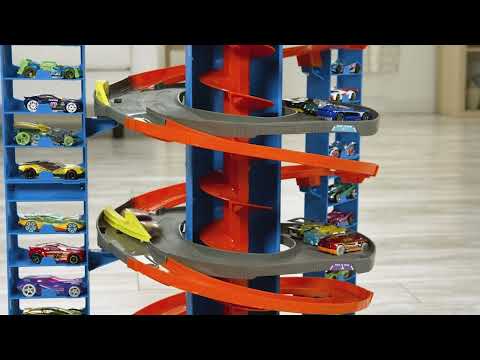 thumbnail video image 2 of Pista de Juguete Hot Wheels Mega Garage, 2 of 7
