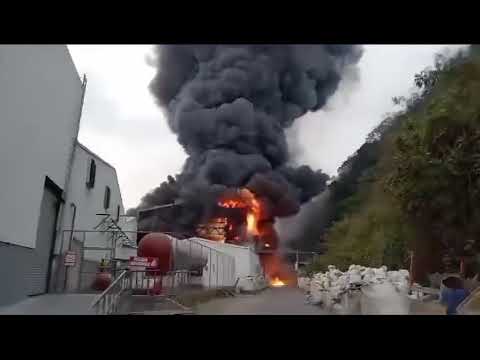 Pavoroso incendio en maquila en San Vicente Pacaya