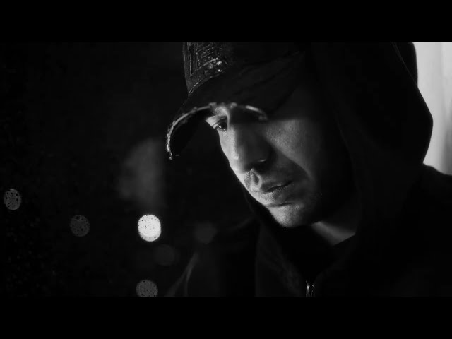 7 Leere Zimmer von Ufo361 & Henning May ((jetzt ansehen))