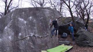 Video thumbnail de Devil's Bay, 6a+. Chironico