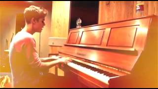 Justin Bieber Sings Every Little Thing By Ryan Beatty (Viddy)