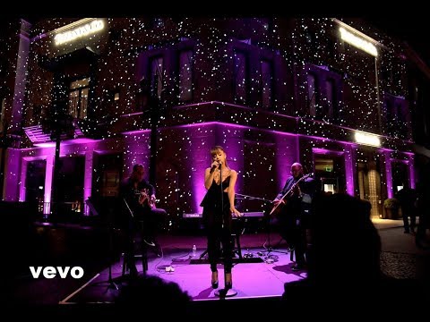 Ariana Grande - Diamond are the girl's best friend (live at Tiffany & Co)