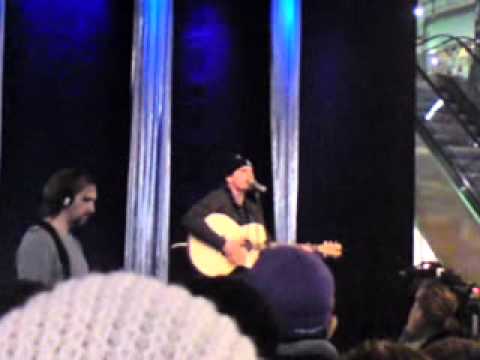 Olle Hedberg Idol 2010 @ Nordstan - No Diggity & Lady