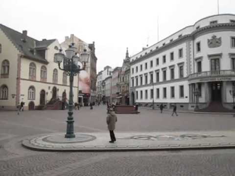 Wiesbaden -  Mittag am Schloss