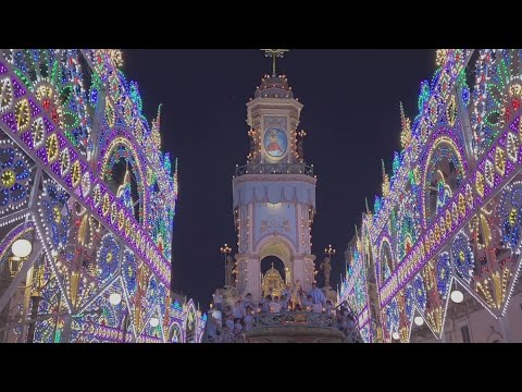 Terlizzi. Thousands of devotees and tourists gather for the Triumphal Chariot parade.