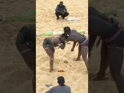 Ohhhhh! Quelle action de Diop 2… #lamb #luttesénégalaise #senegal