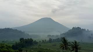 preview picture of video 'Live streaming Gunung Agung Bali, 16/01/2018, jam 06.39 wita'