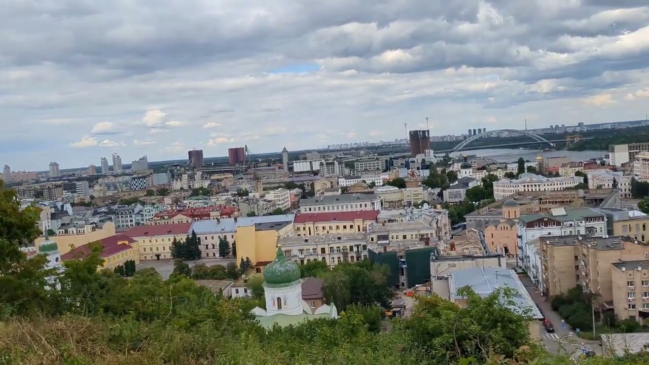 Киев замковая гора место силы капище Алатырь и вид Киева с площадки 