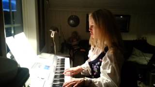 Hannah Celin sings Father&#39;s Eyes - Ask Embla