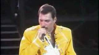 Freddie Mercury vs. Crowd