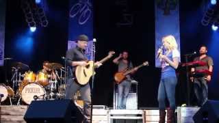 Kellie Pickler Sings Happy Birthday to Husband Kyle Jacobs in Buffalo -- And It's Amazing!